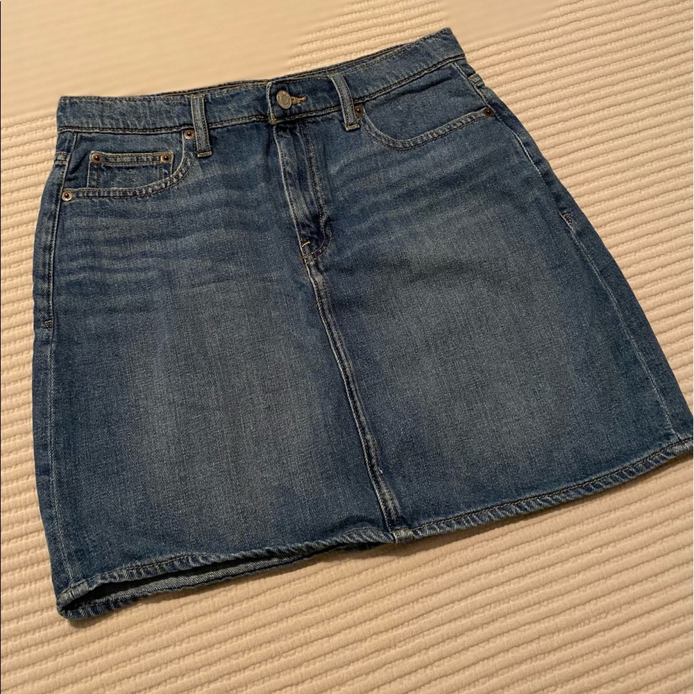 Gap medium wash denim skirt size 29